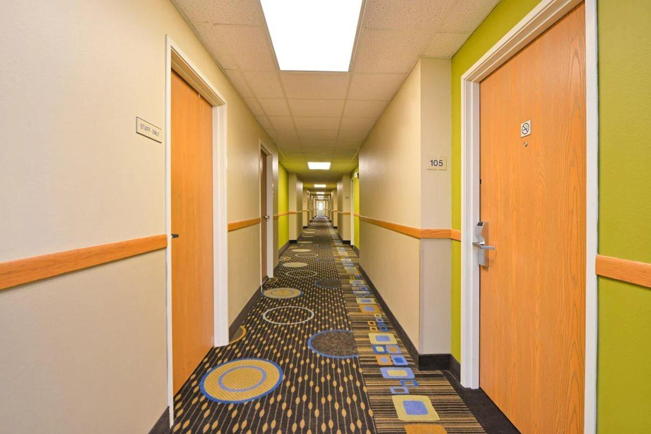 Regency Inn Geneseo Il I-80 Buitenkant foto