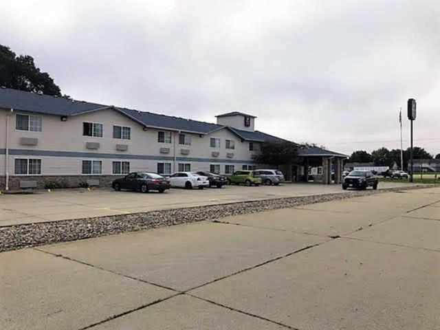 Regency Inn Geneseo Il I-80 Buitenkant foto