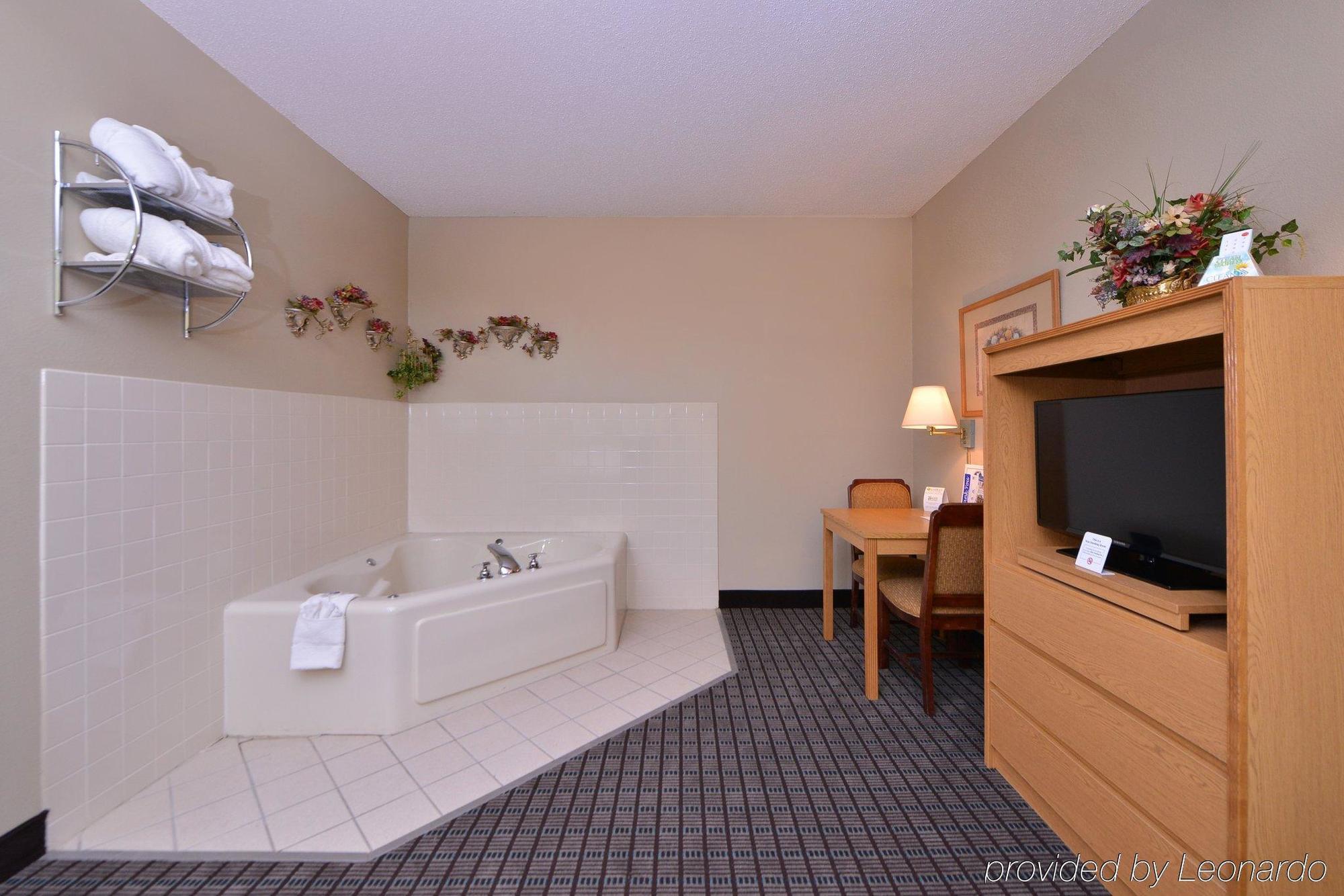 Regency Inn Geneseo Il I-80 Buitenkant foto