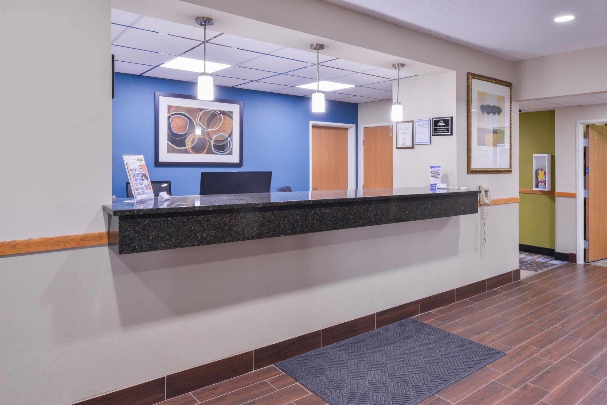 Regency Inn Geneseo Il I-80 Buitenkant foto